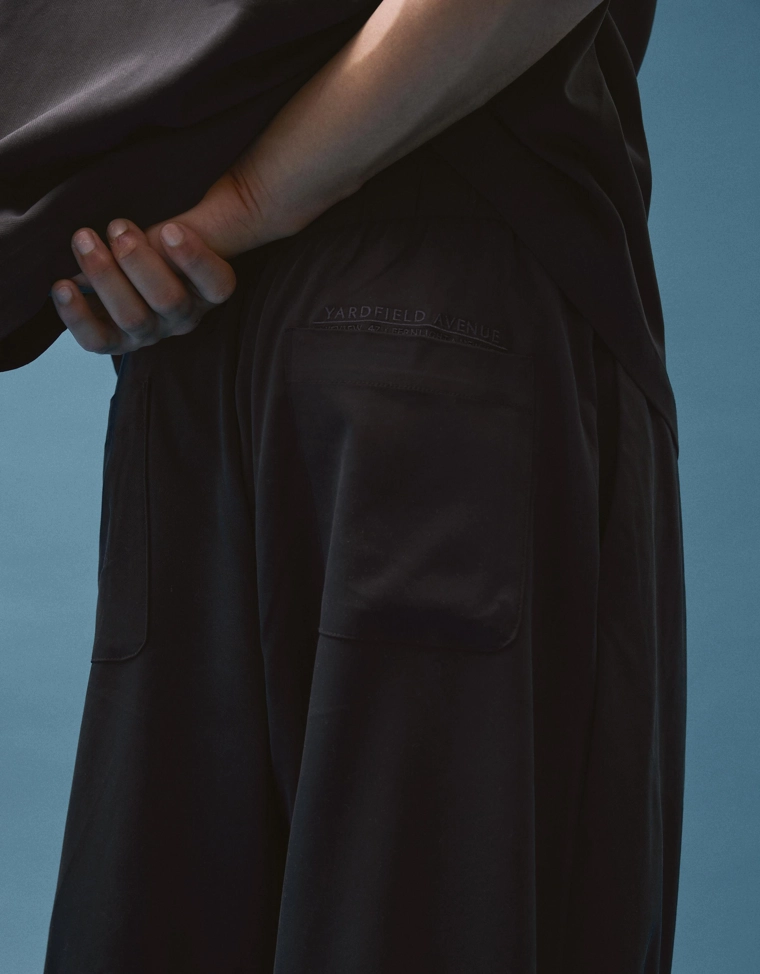 Объемные струящиеся брюки с защипами