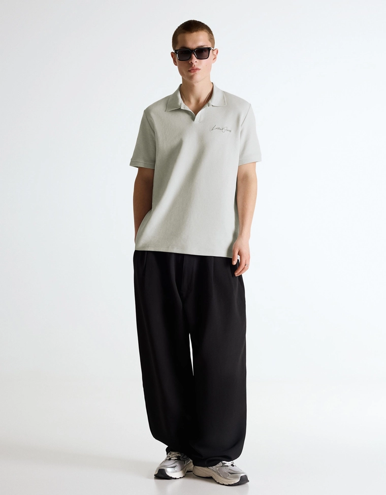 Поло с короткими рукавами и вышивкой