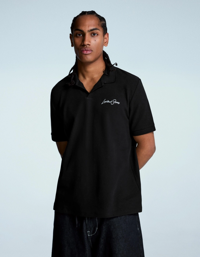 Поло с короткими рукавами и вышивкой