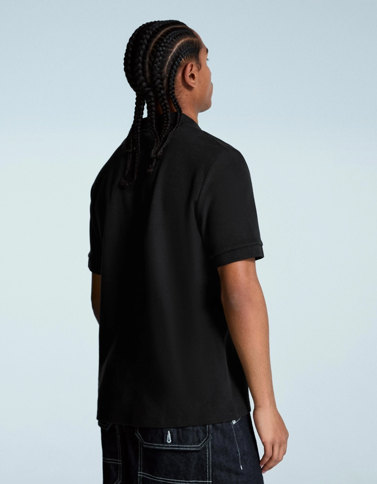 Поло с короткими рукавами и вышивкой