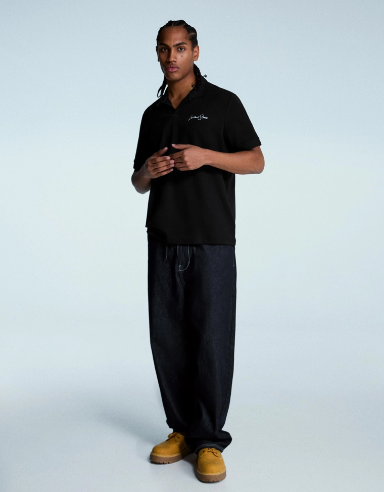 Поло с короткими рукавами и вышивкой