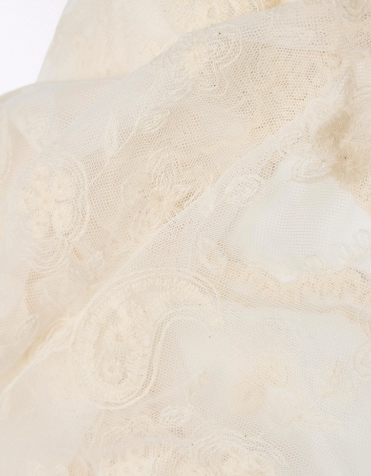 Платок-косынка с вышивкой