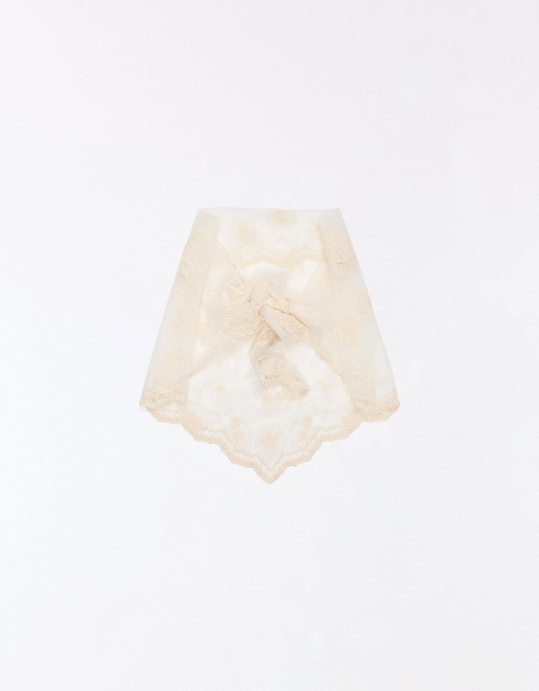 Платок-косынка с вышивкой