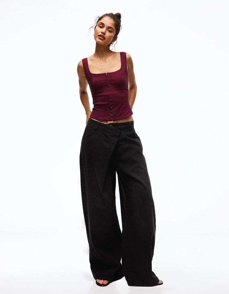 Топ из бенгалина на бретелях