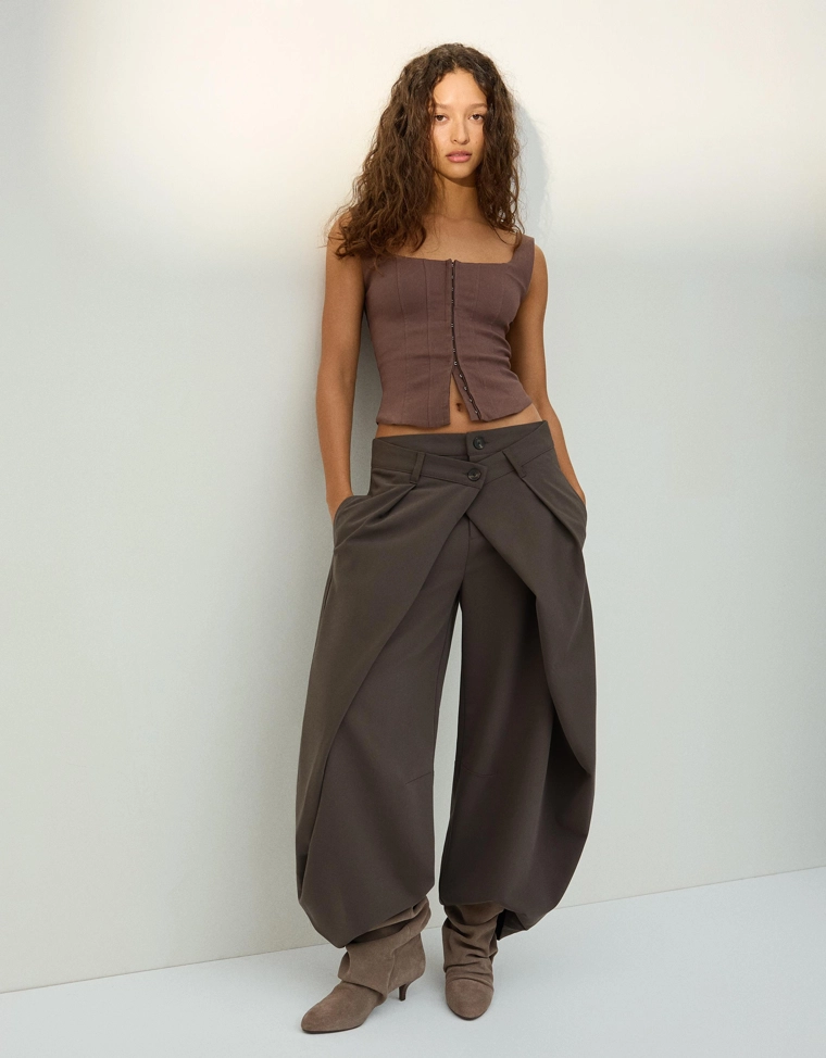 Топ из бенгалина на бретелях