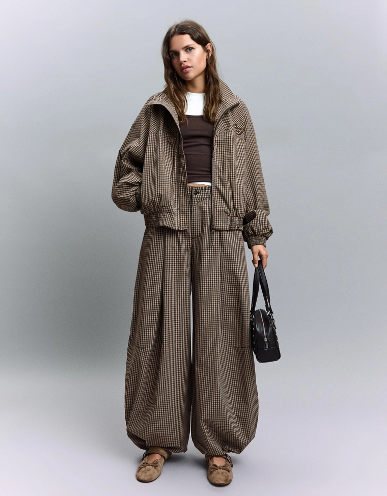 Куртка в клетку с принтом