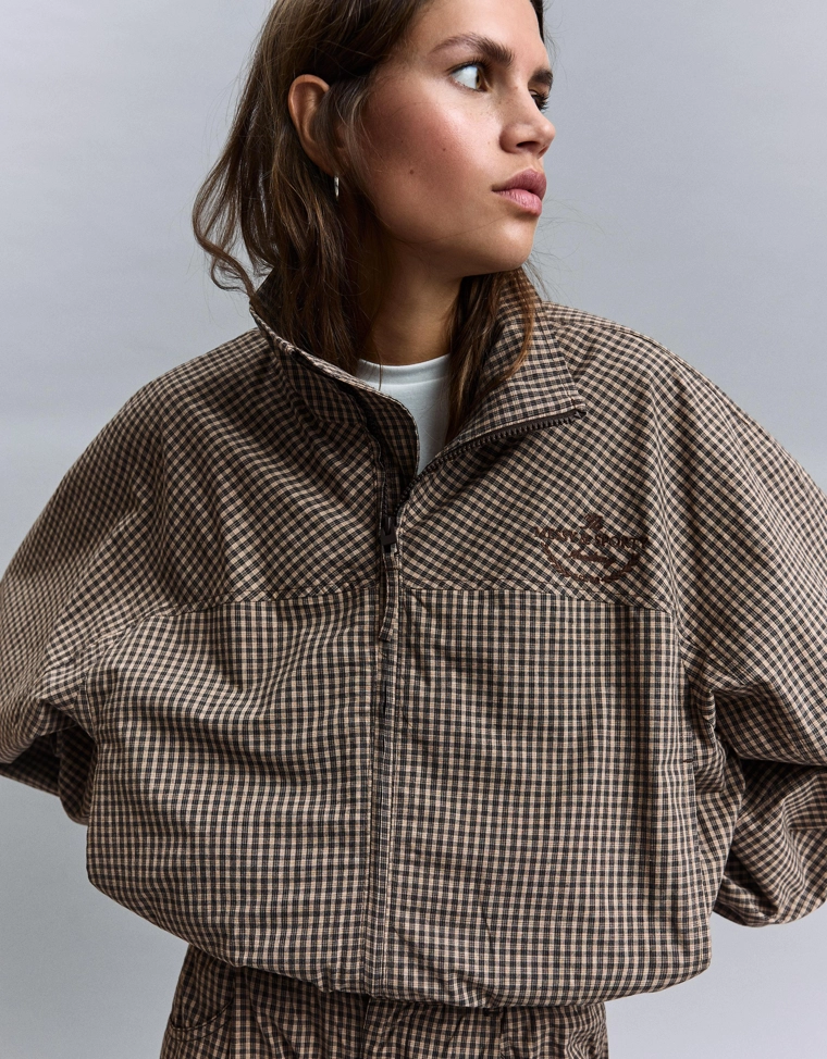 Куртка в клетку с принтом