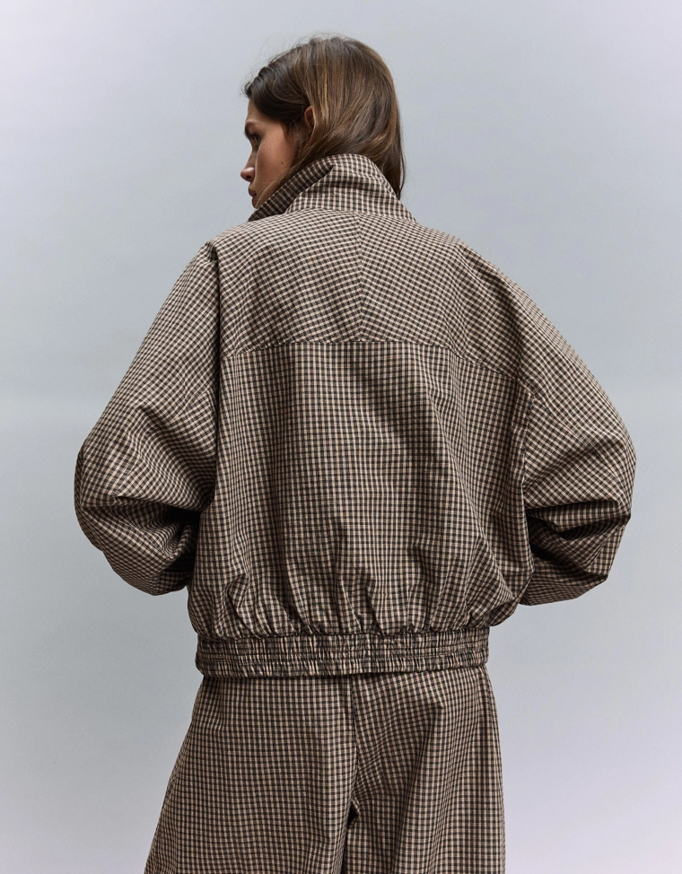 Куртка в клетку с принтом