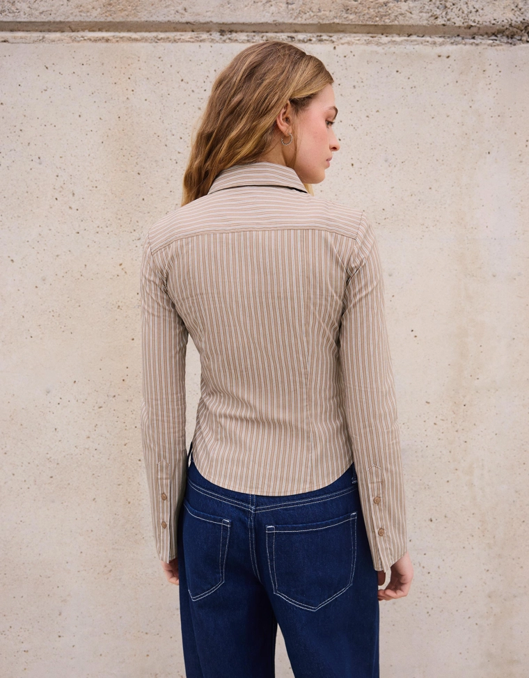 Рубашка облегающего кроя с расклешенными рукавами