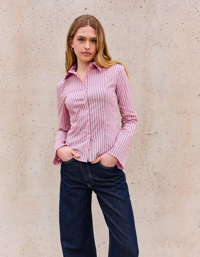 Рубашка облегающего кроя с расклешенными рукавами