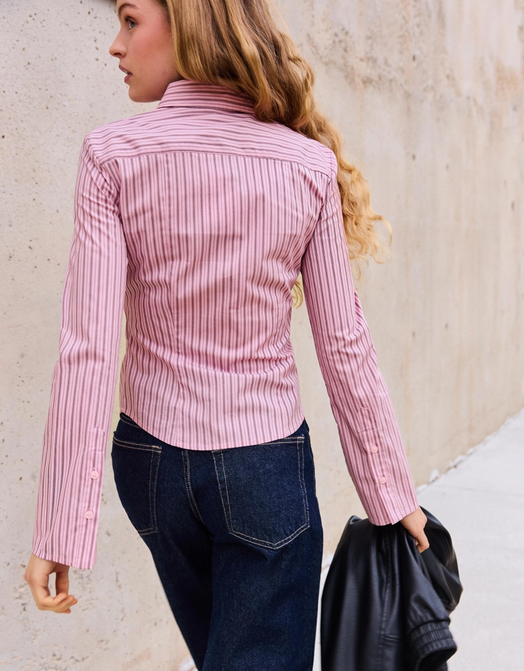 Рубашка облегающего кроя с расклешенными рукавами