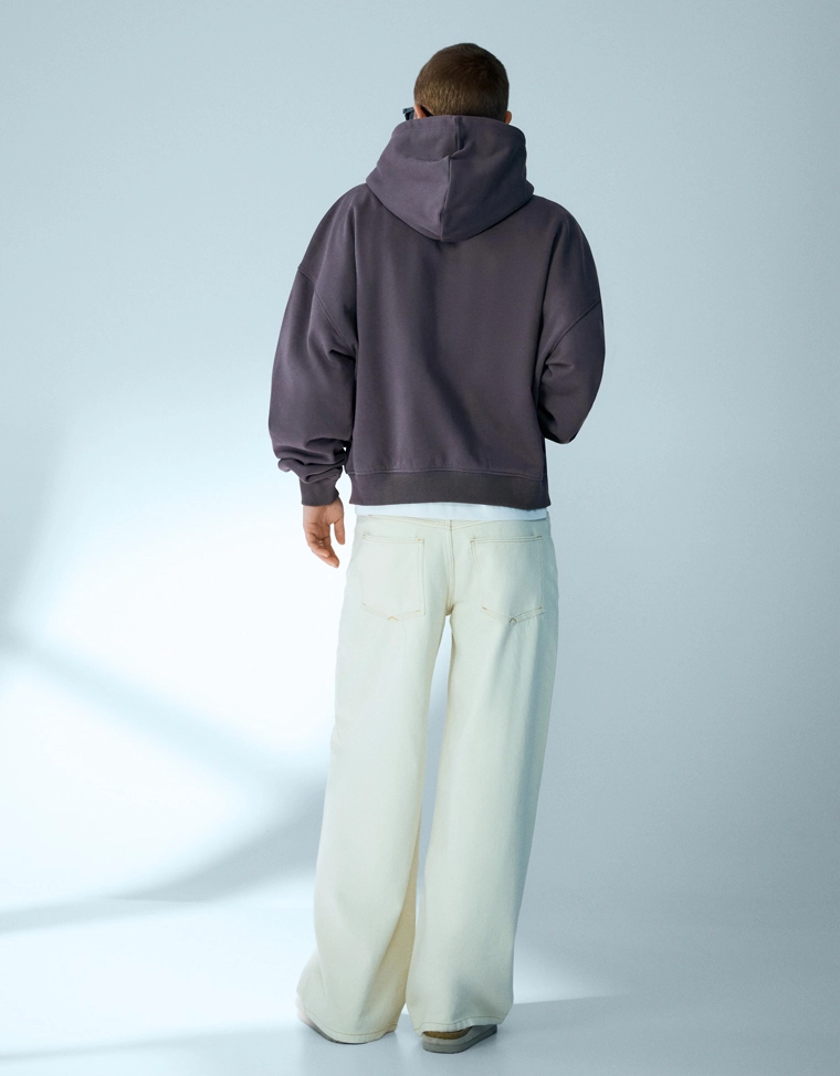 Укороченная толстовка геометрического кроя на молнии с принтом