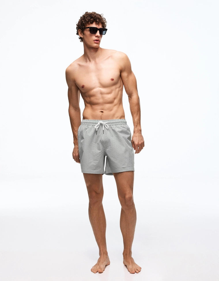 Плавки геометрического кроя