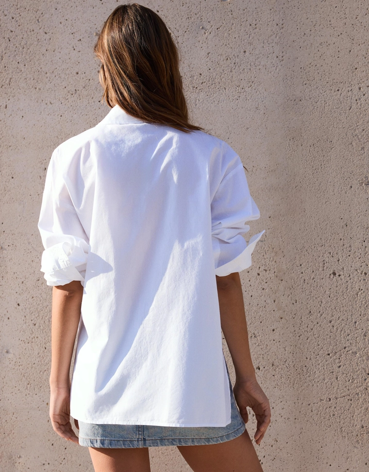 Рубашка с длинными рукавами и запахом на пуговицах