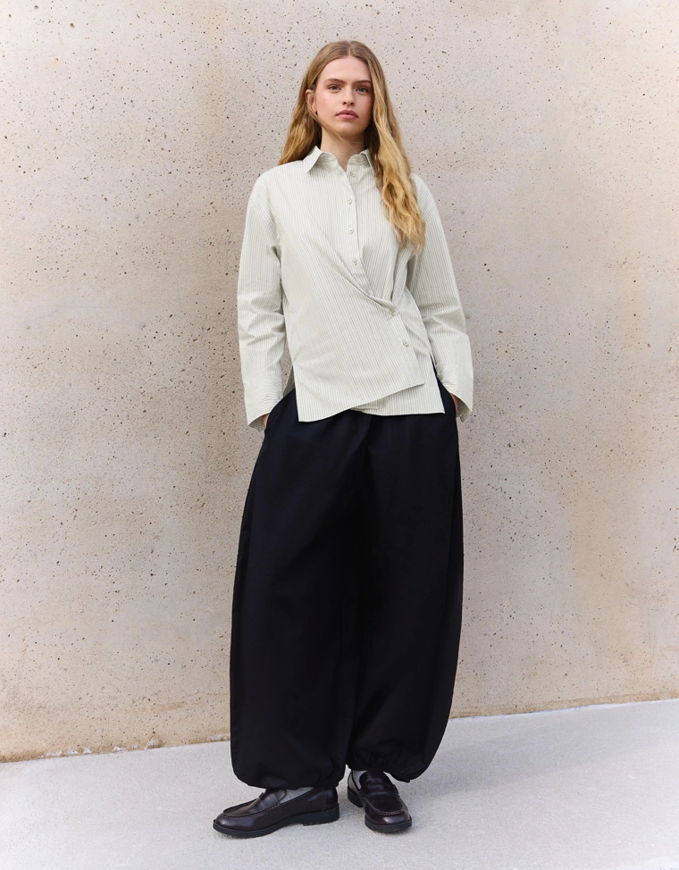 Рубашка с длинными рукавами и запахом на пуговицах