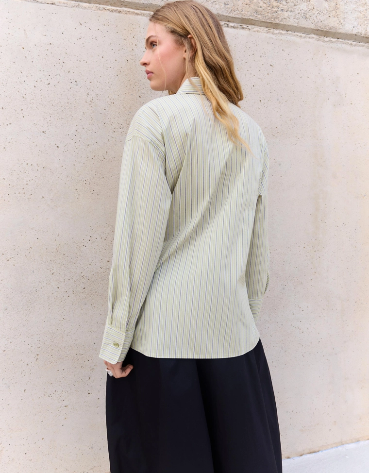 Рубашка с длинными рукавами и запахом на пуговицах