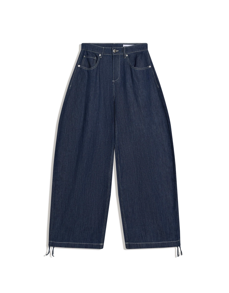 Джинсы-бананы с широкими штанинами и низкой посадкой