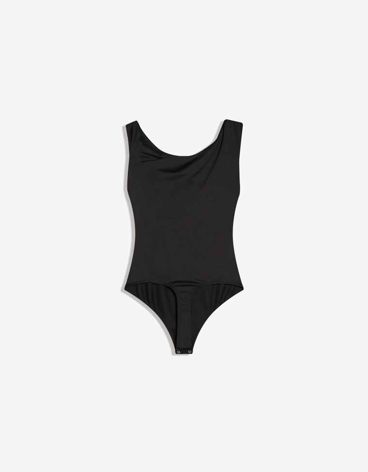 Боди асимметричного кроя с бретелью и сборками