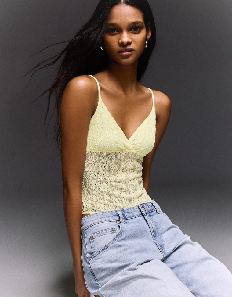 Боди на бретелях с кружевом