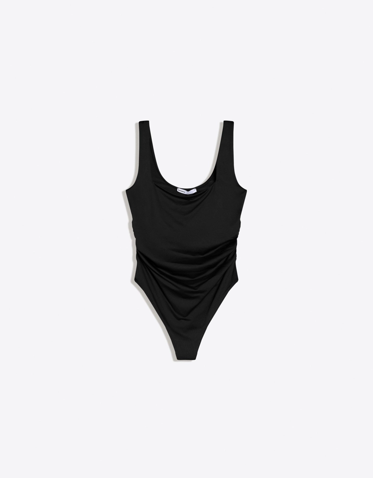 Боди на бретелях с квадратным вырезом