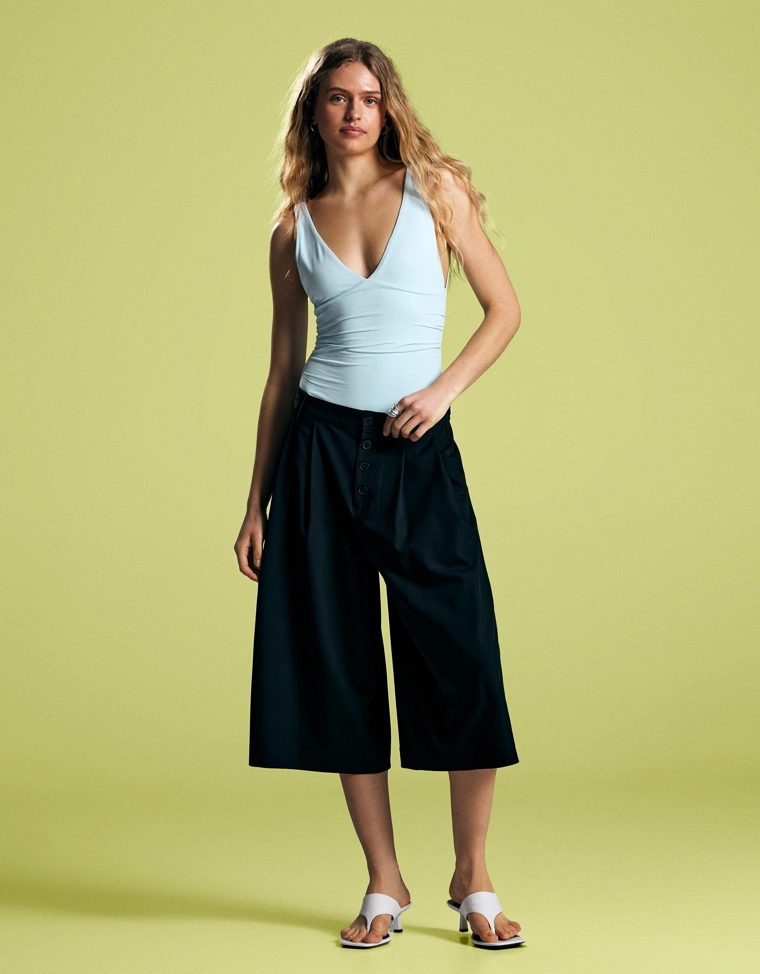 Боди на бретелях со сборками