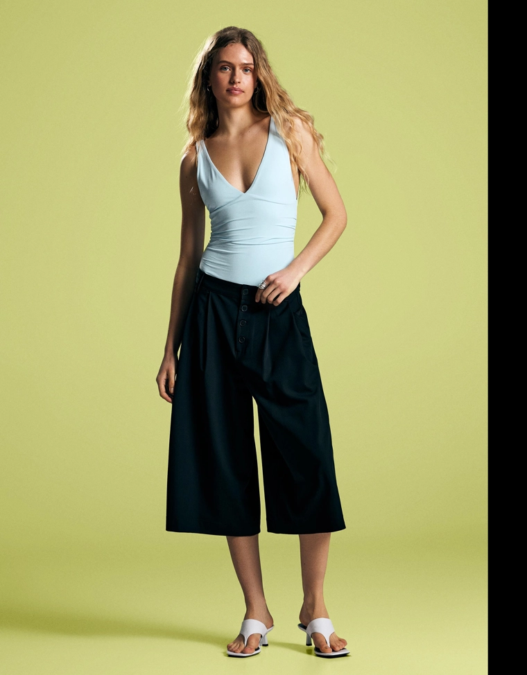 Боди на бретелях со сборками