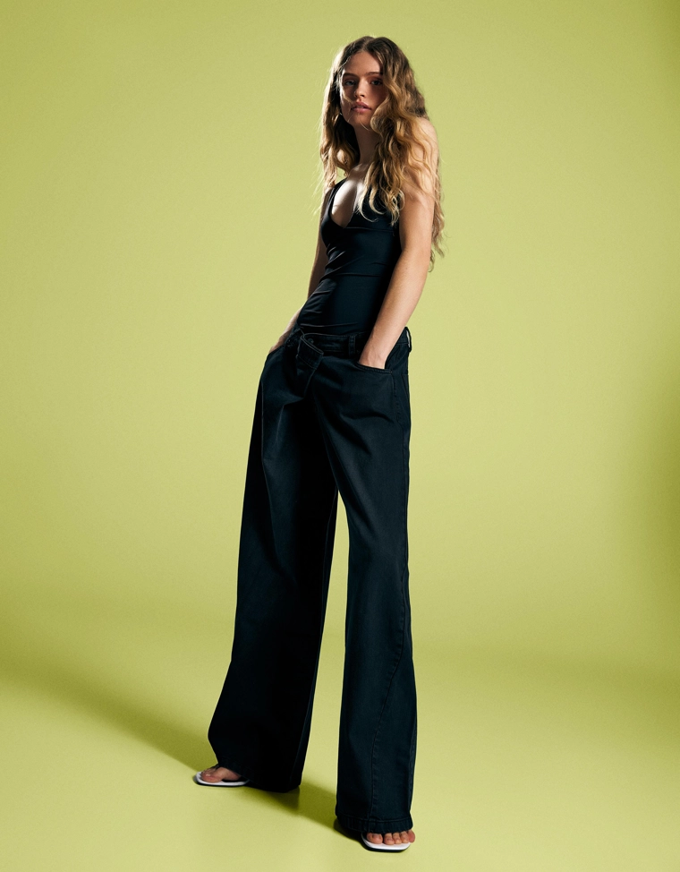 Боди на бретелях со сборками