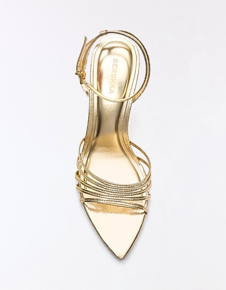 Босоножки на каблуке с множеством ремешков