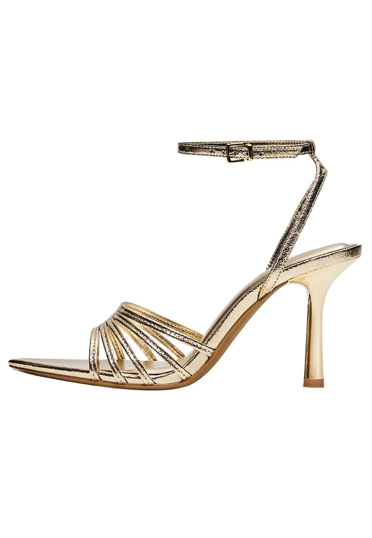 Босоножки на каблуке с множеством ремешков