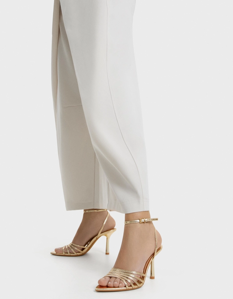 Босоножки на каблуке с множеством ремешков