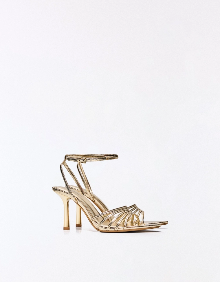 Босоножки на каблуке с множеством ремешков