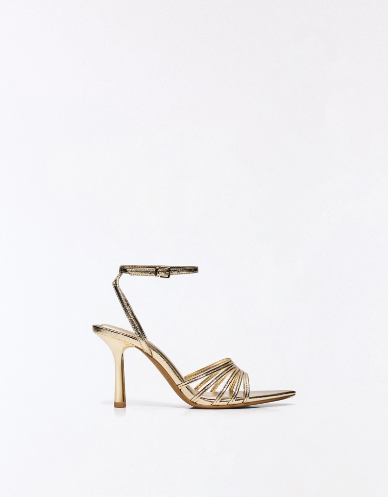 Босоножки на каблуке с множеством ремешков