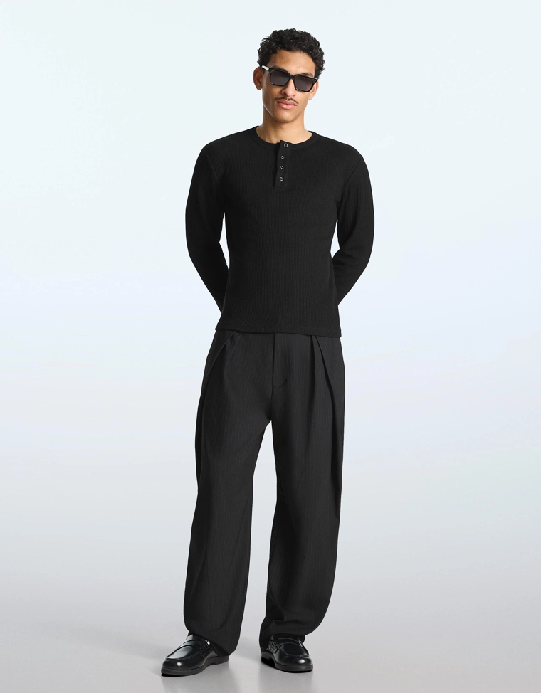 Футболка из рельефной ткани с длинными рукавами