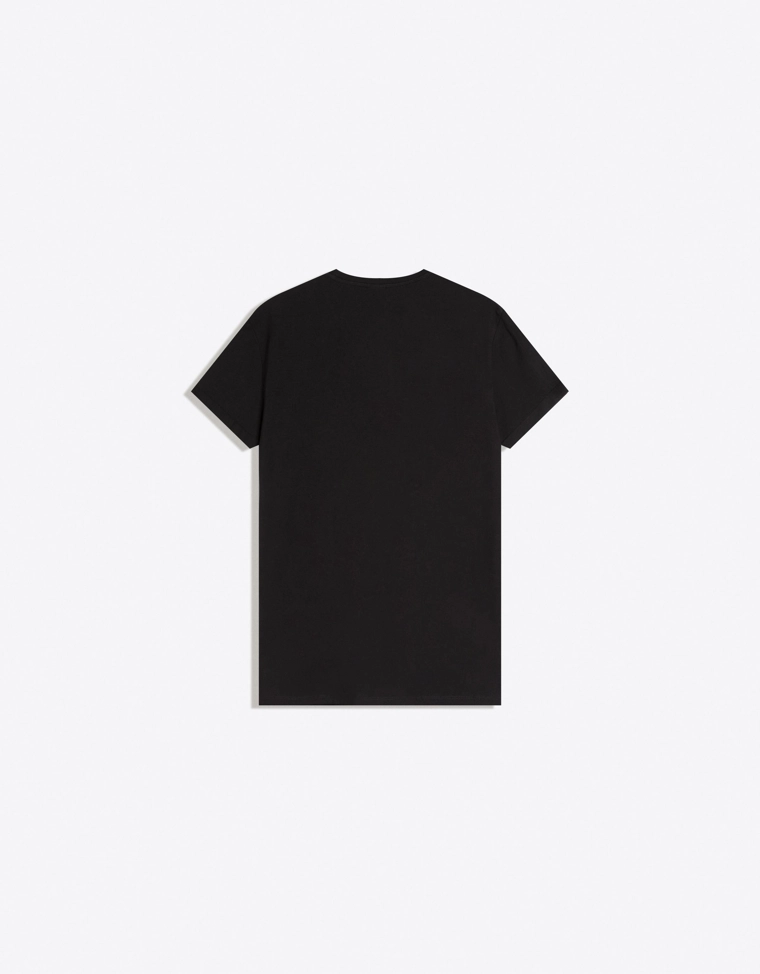 Футболка с отворотами на рукавах