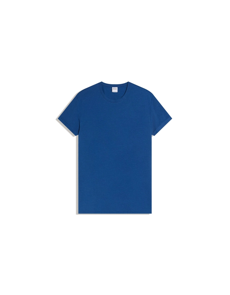 Футболка с отворотами на рукавах