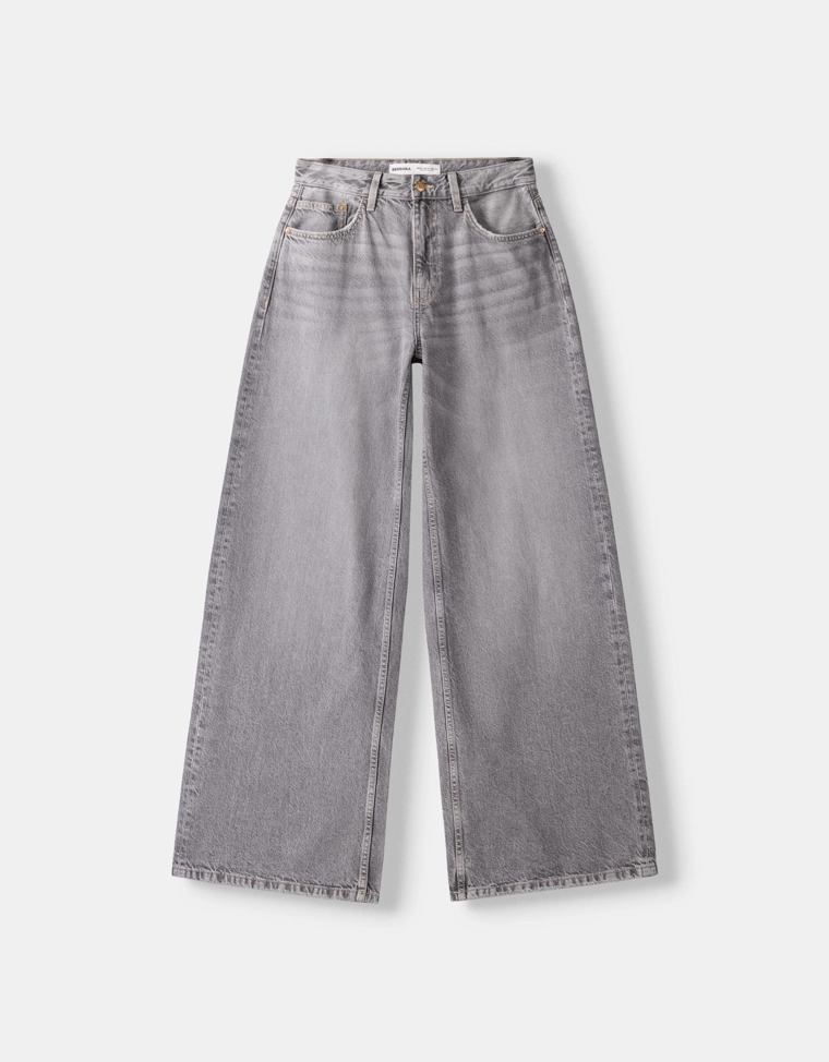 Джинсы с широкими штанинами и средней посадкой