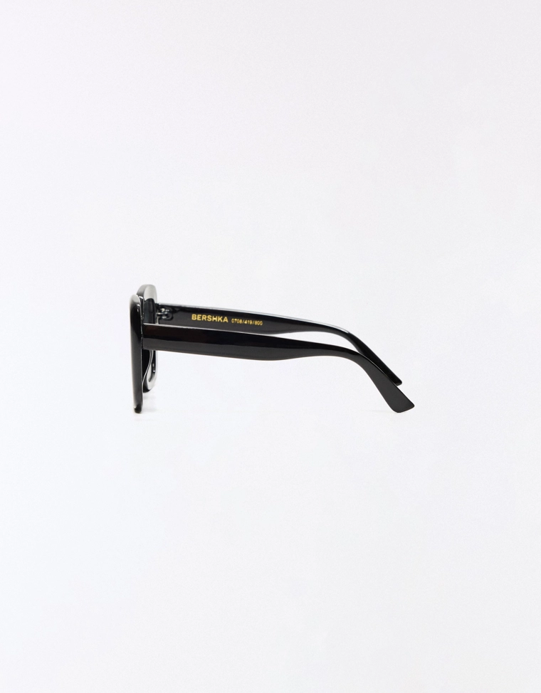 Квадратные солнцезащитные очки в пластиковой оправе