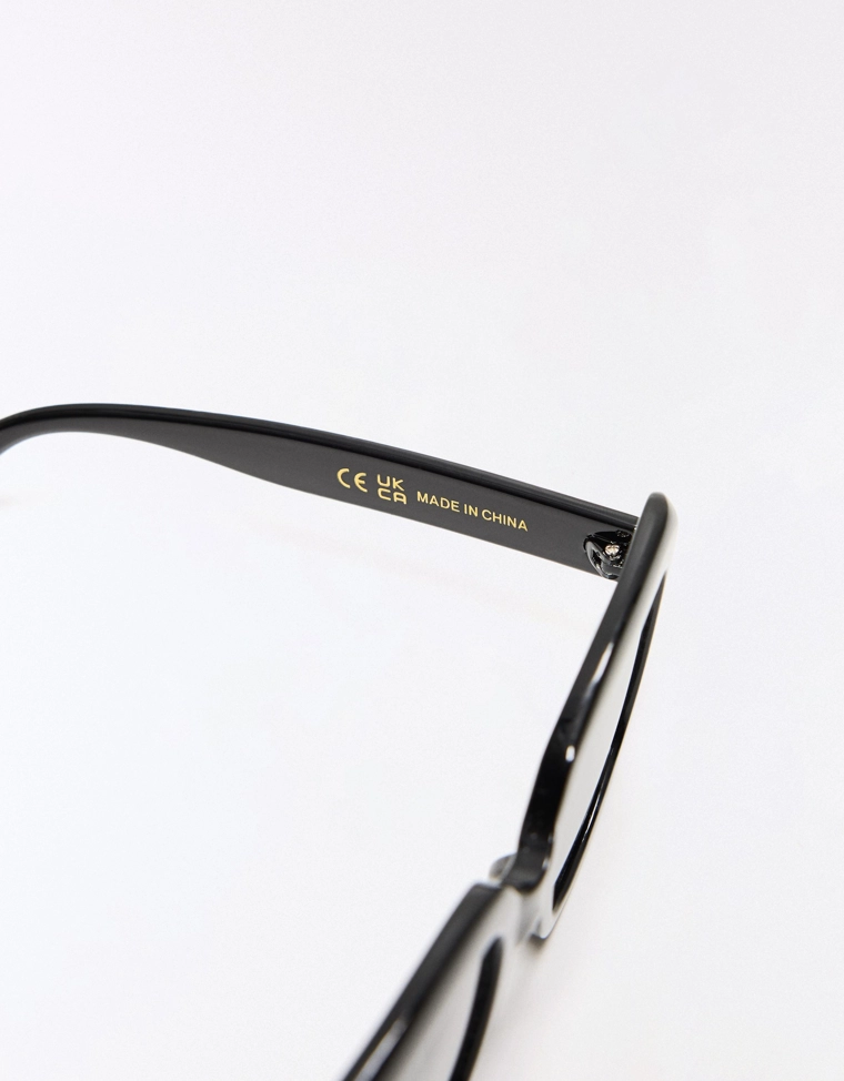 Квадратные солнцезащитные очки в пластиковой оправе