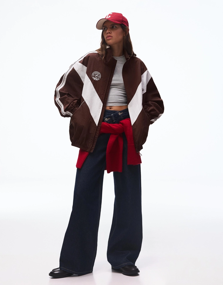 Куртка из высокотехнологичной ткани с вышивкой