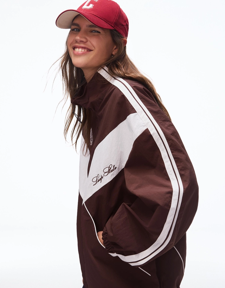 Куртка из высокотехнологичной ткани с вышивкой