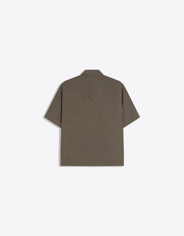 Приталенная рубашка геометрического кроя с короткими рукавами