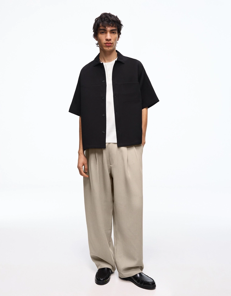 Приталенная рубашка геометрического кроя с короткими рукавами