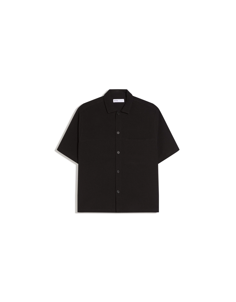 Приталенная рубашка геометрического кроя с короткими рукавами