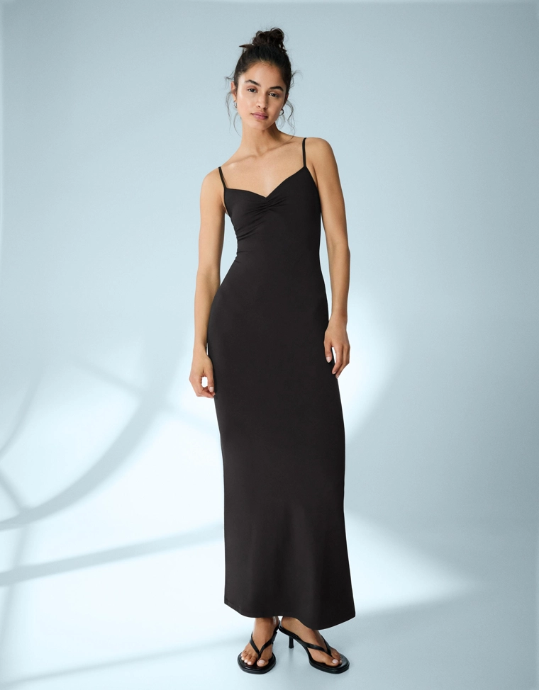 Платье миди на бретелях со сборками