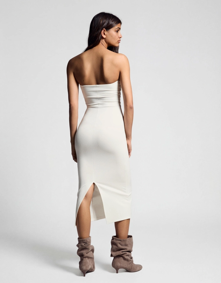 Вязаное платье миди с открытыми плечами