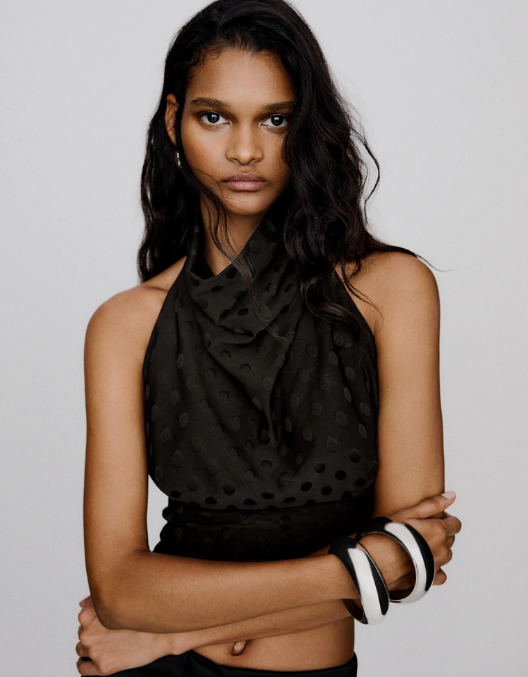 Топ в горошек с горловиной халтер