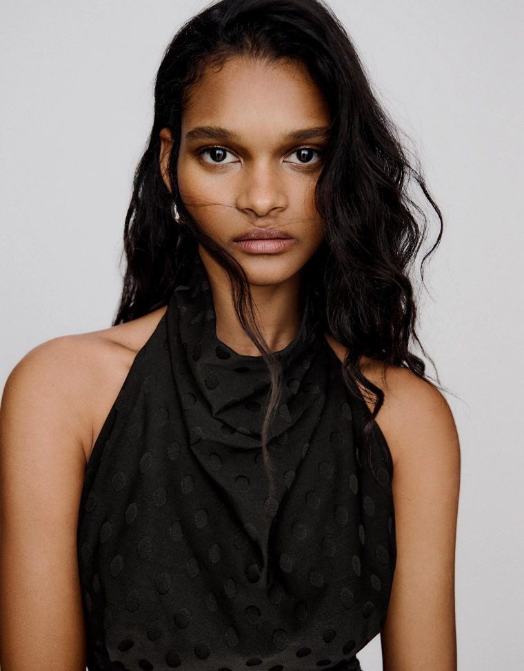 Топ в горошек с горловиной халтер