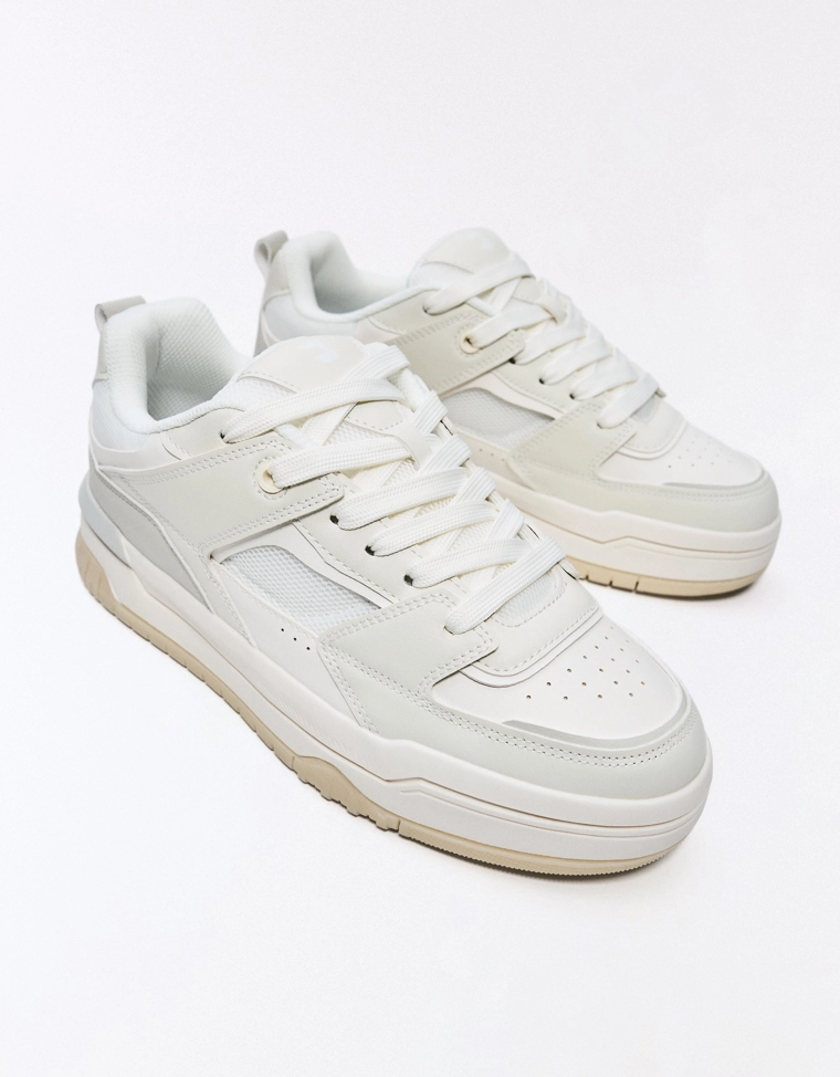 Объемные кроссовки из разных материалов