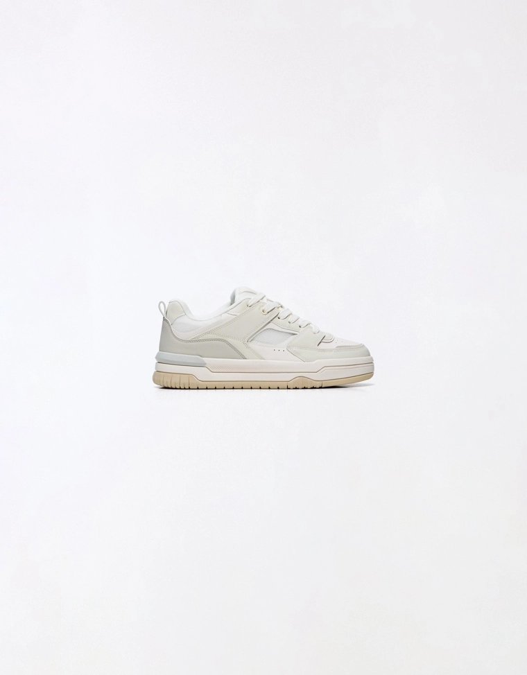 Объемные кроссовки из разных материалов