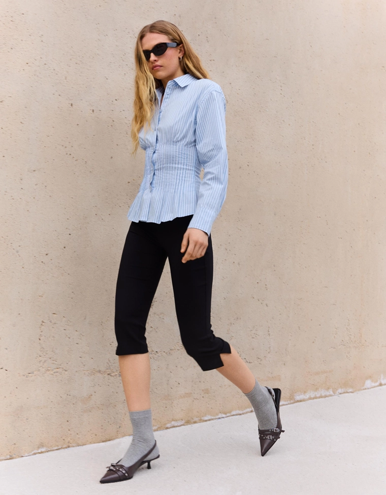 Приталенная рубашка с защипами